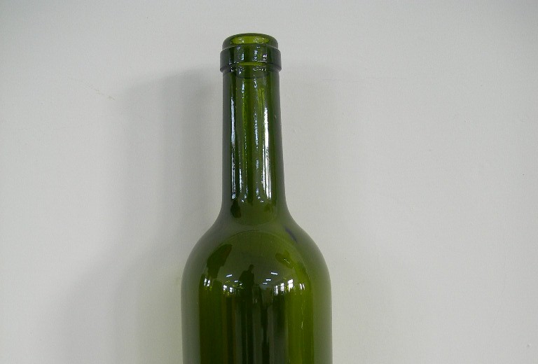 glass bordeaux bottle